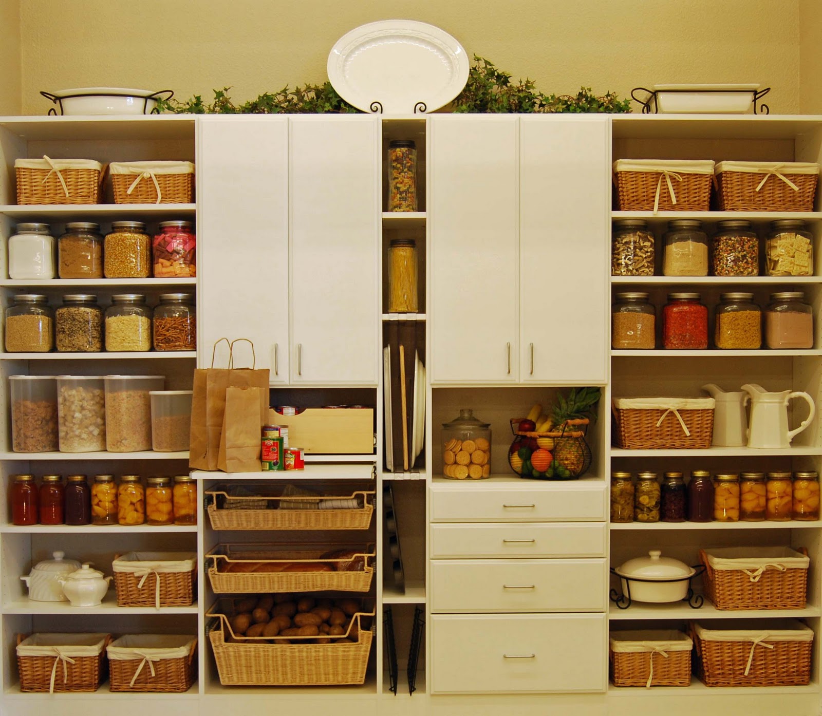 pantry-room-simple-and-functional-design