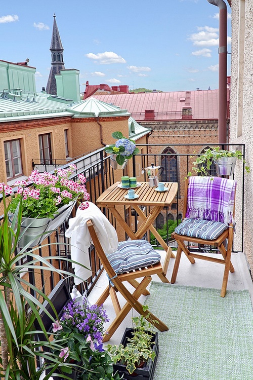 8_small-swedish-balcony-design-1