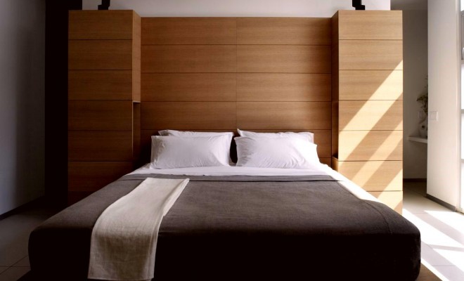 Simple Bedroom Interior Design With Stunning Platfrom Bed In Brown Wood Frame