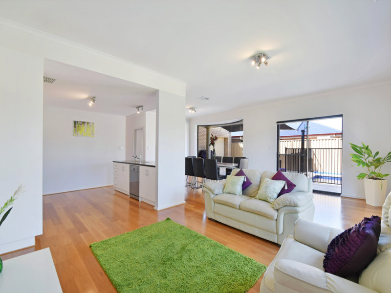 living-room-2-knot-court-1