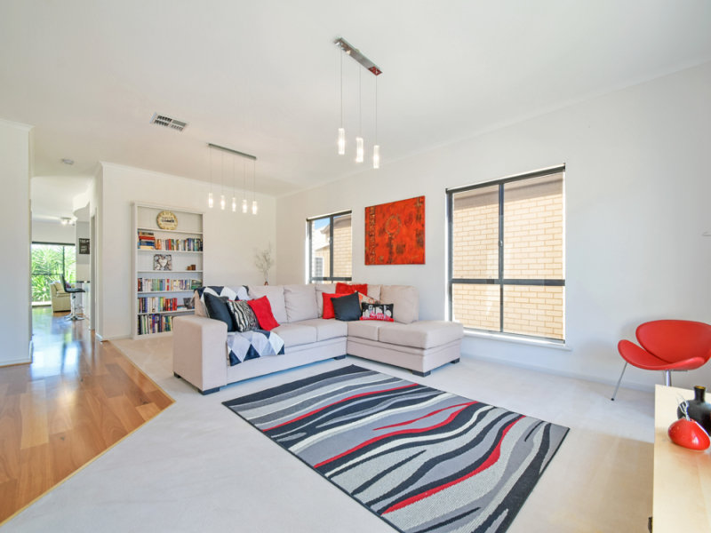 living-room-knot-court-3-1