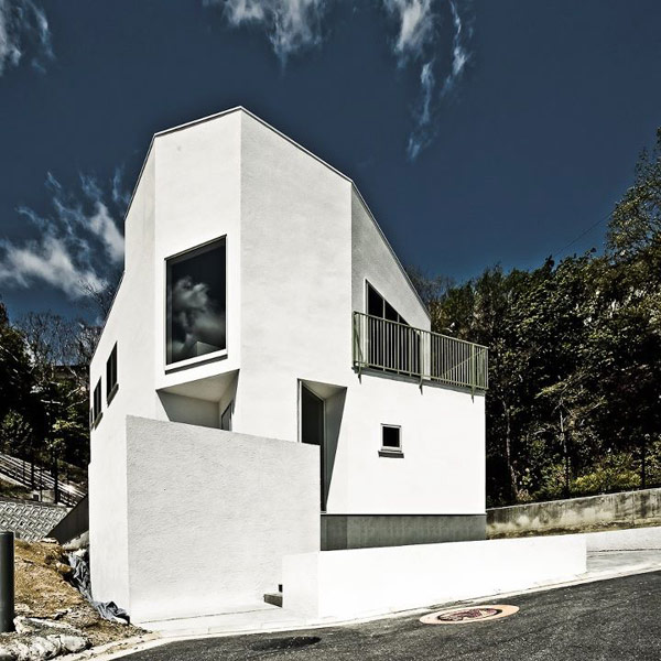 11-nomura-24-house-by-antonino-cardillo-in-hy-go-overlooking-saka-bay