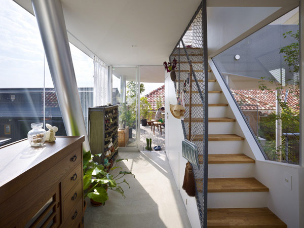 lifted-house-hiroshima-japan-kimihiko-okada-10