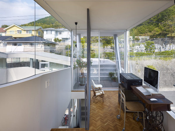 lifted-house-hiroshima-japan-kimihiko-okada-11