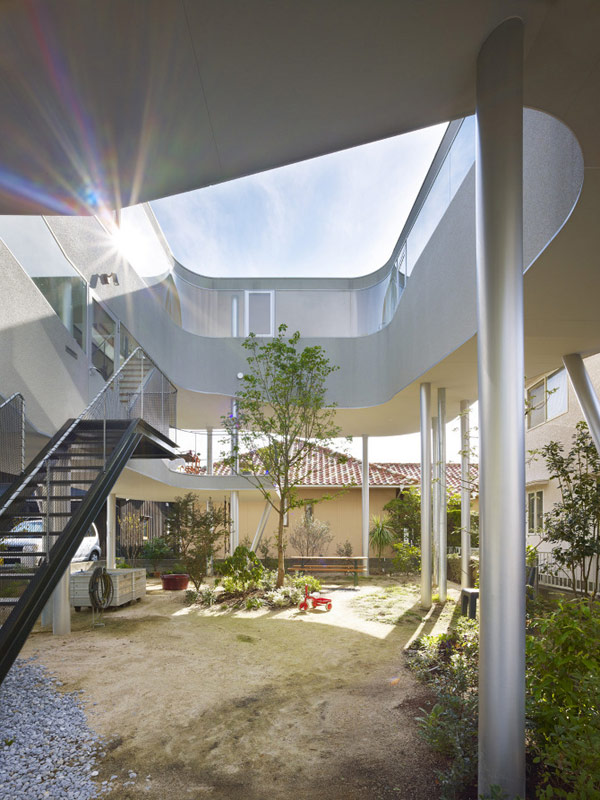 lifted-house-hiroshima-japan-kimihiko-okada-3