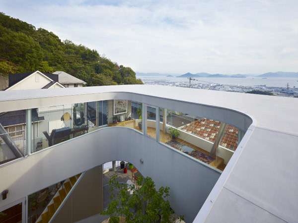 lifted-house-hiroshima-japan-kimihiko-okada-4