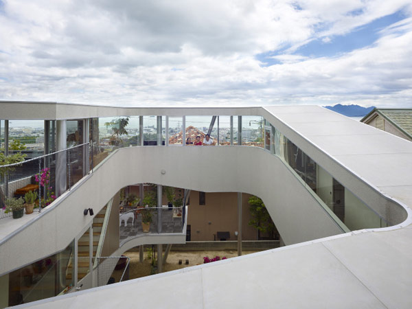 lifted-house-hiroshima-japan-kimihiko-okada-8