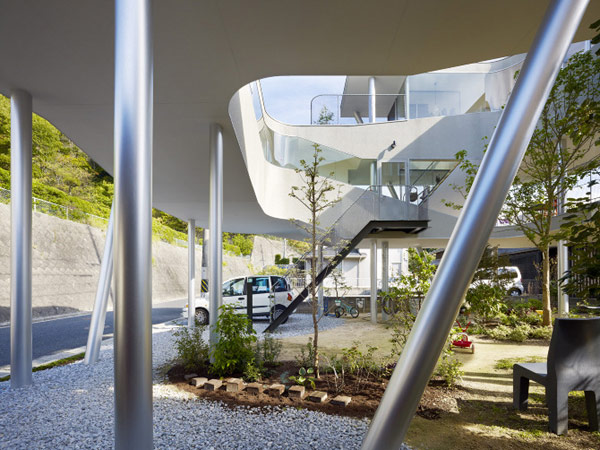 lifted-house-hiroshima-japan-kimihiko-okada-9