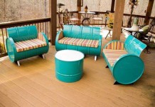 Wicker Chair와 베럴통 등 다양한 재료를 이용한 색다른 분위기의 아웃도어 꾸미기