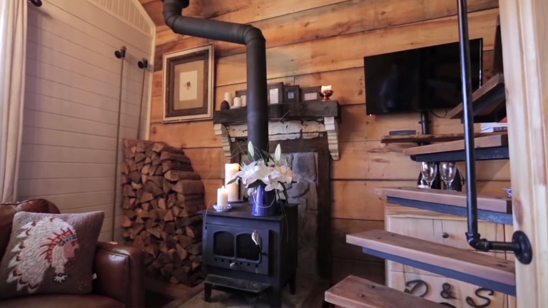 Rustic Cabin in city 2