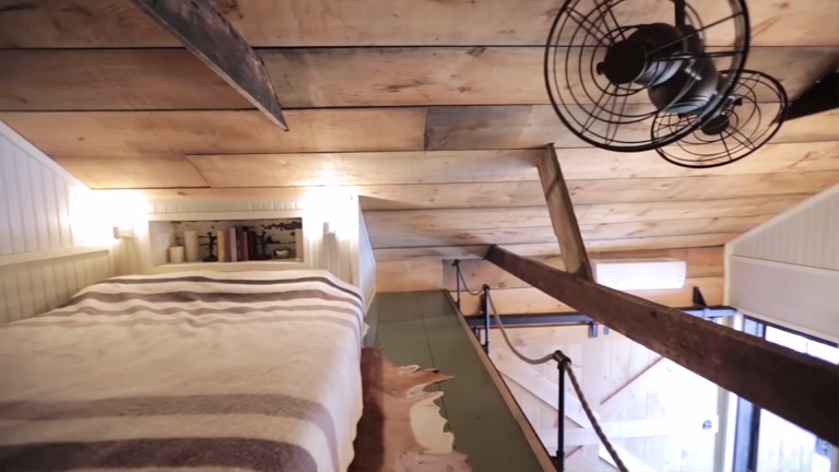 ScreensRustic Cabin in city 1hot 296