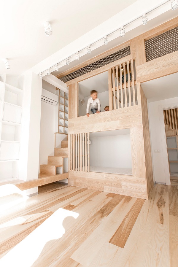 아이 중심 모스코바 아파트 wood wall texture inspiration 17