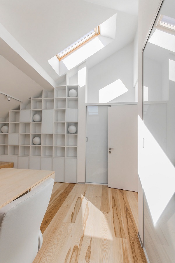 아이 중심 모스코바 아파트 wood wall texture inspiration 6