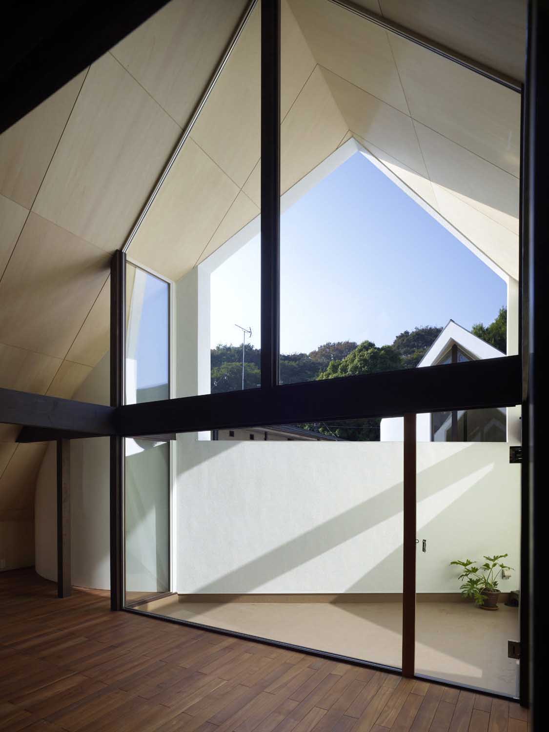 독특한 일본 주택 A House Made of Two 11