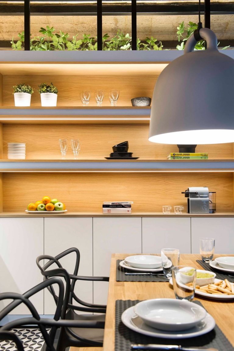 Spanish Urban Beach House 09
