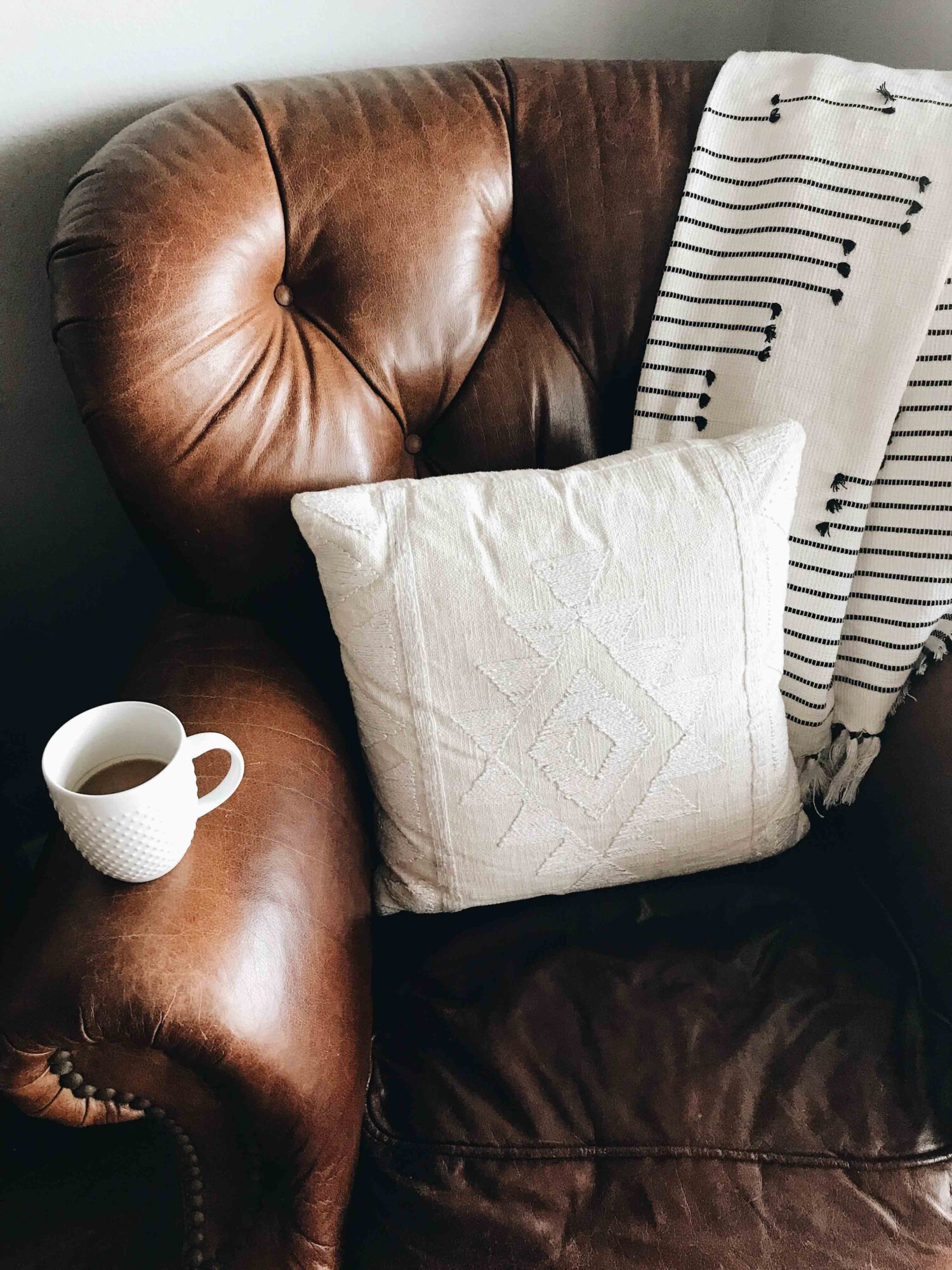 터프티드 소파 tufted sofa