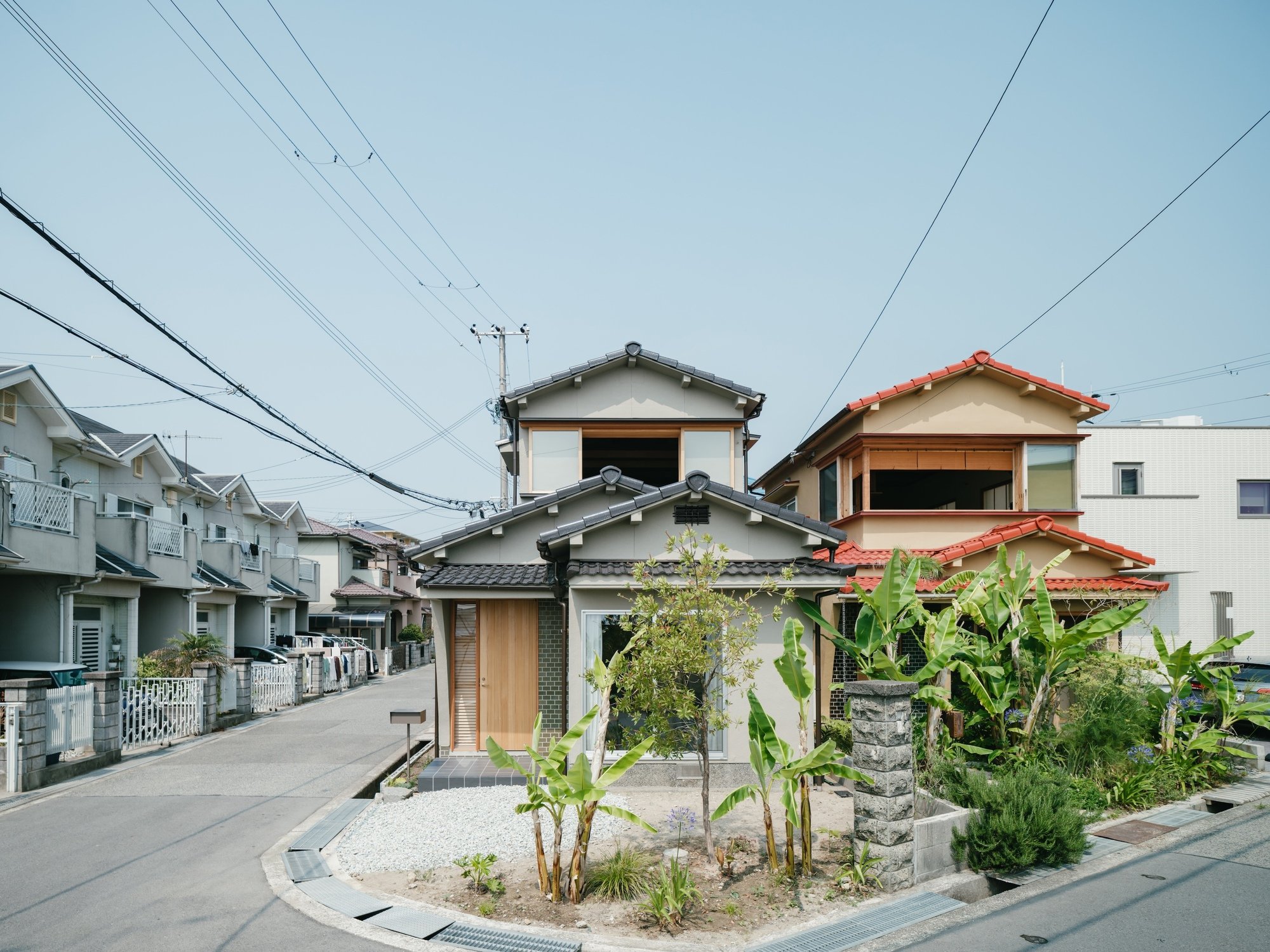 House in Akashi 쇼지 창과 마루가 있는 거실 겸 다이닝