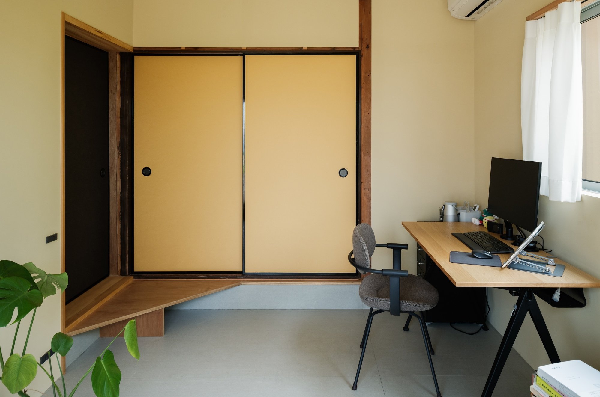 House in Akashi 옛 후스마를 재활용해 만든 미닫이문