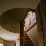 House in Akashi 계단실 위로 보이는 옛 골조