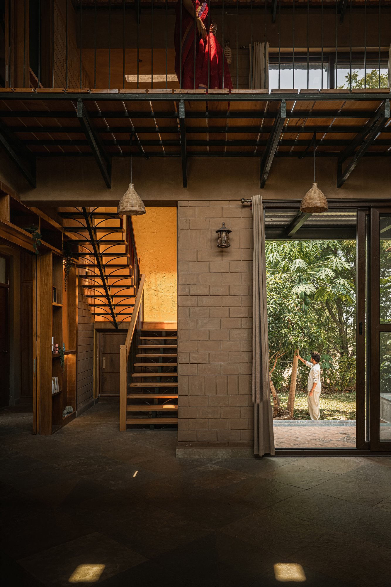 Saffron Verandah House courtyard with mature mango tree