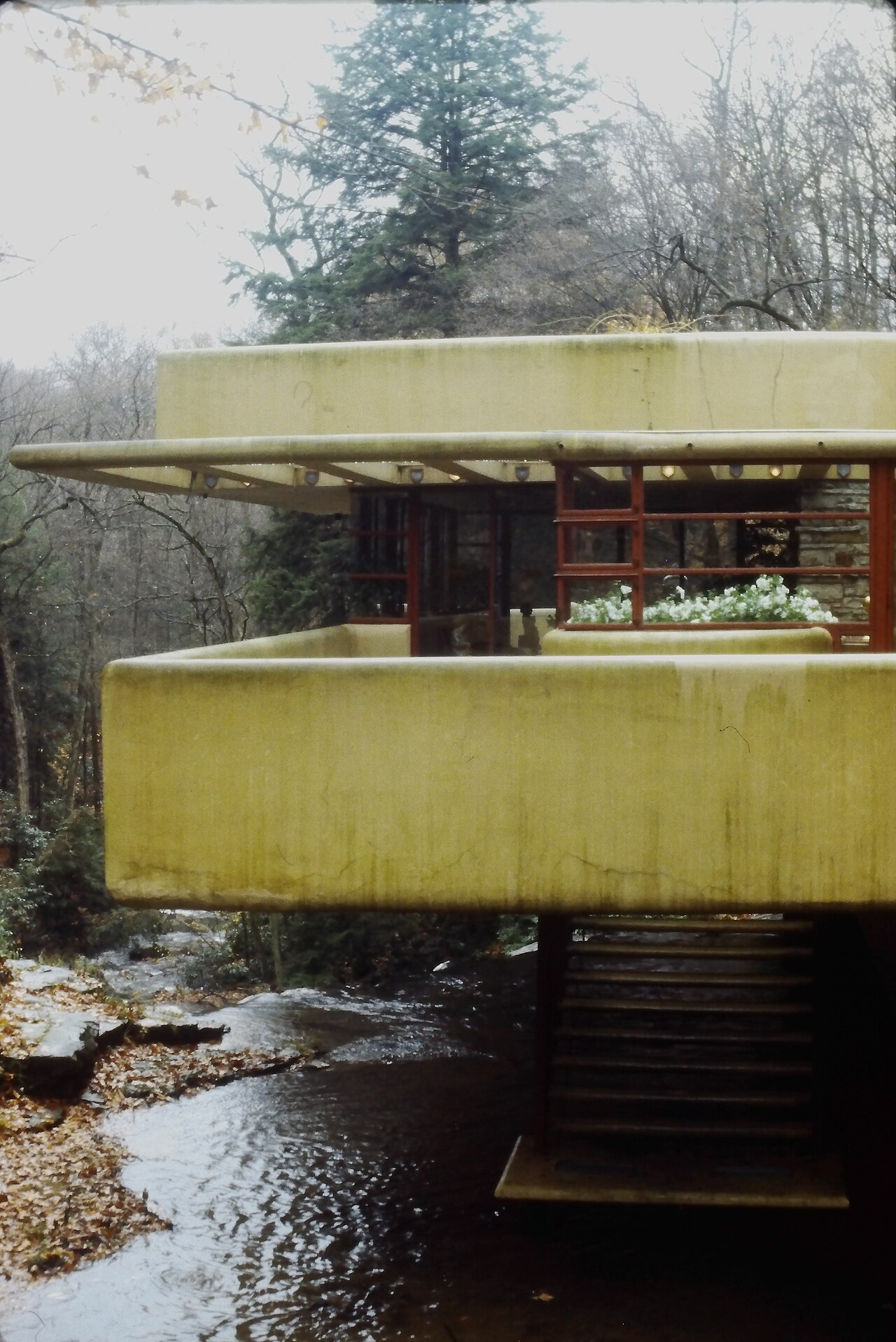 캔틸레버 · 외팔보를 보여주는 사진 - Cantilever