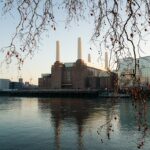 해질 무렵 템스강 건너에서 본 Battersea Power Station