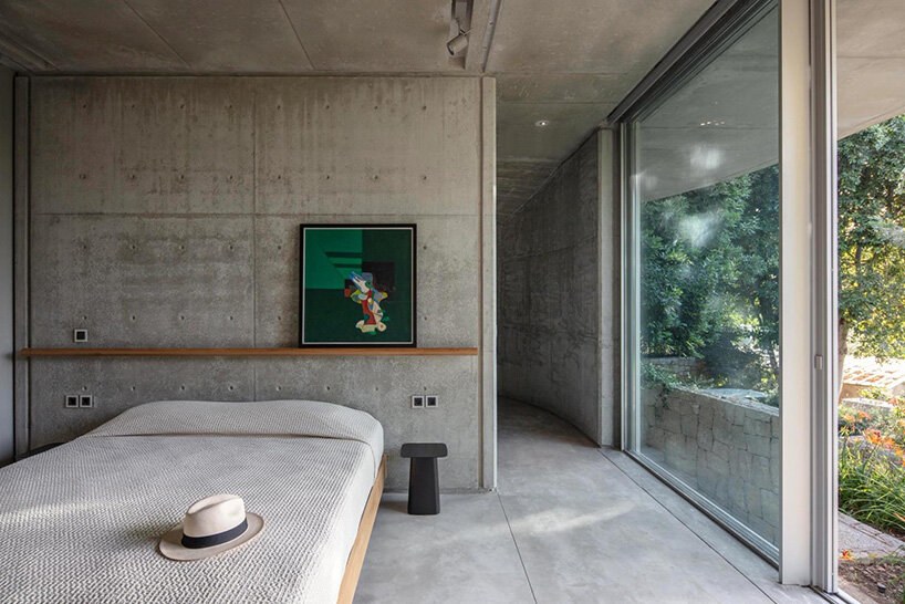 capsule retreat db bedroom green art