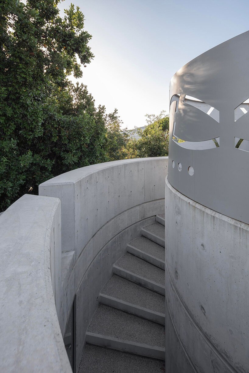 capsule retreat db spiral stair