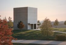 노을 속 잔디 언덕에 선 콘크리트 큐브 Anselm Kiefer Pavilion 외관