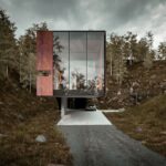 채석장 진입로 끝에 떠 있는 코르텐 외피 주택 House for a Photographer 정면 렌더링