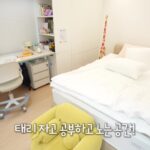 침대와 책상, 수납장을 한 벽에 정리한 첫째 딸 방