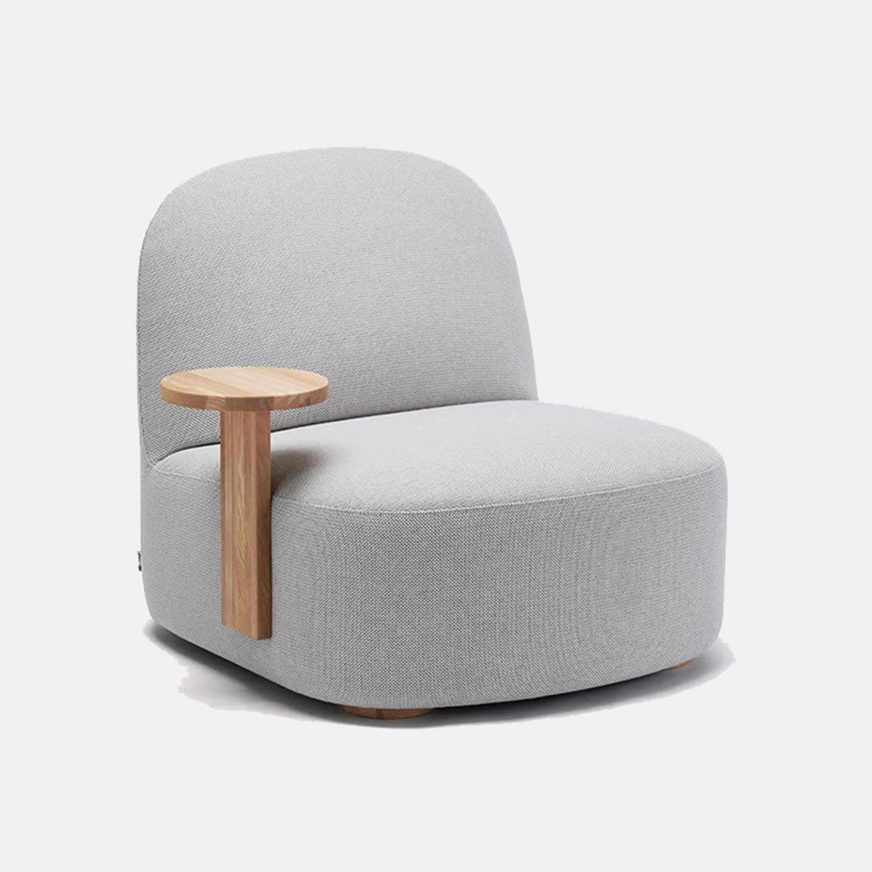업사이클 폼을 쿠션으로 쓴 Polar Lounge Chair
