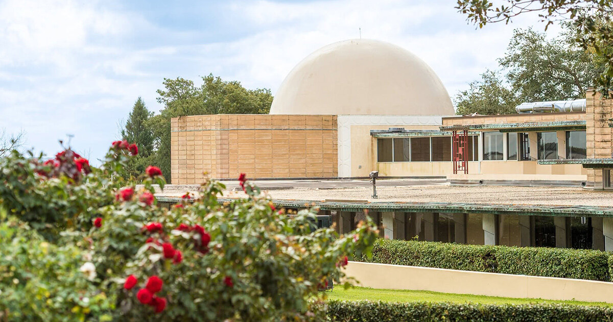 Frank Lloyd Wright가 설계한 Miller Planetarium 외관과 돔