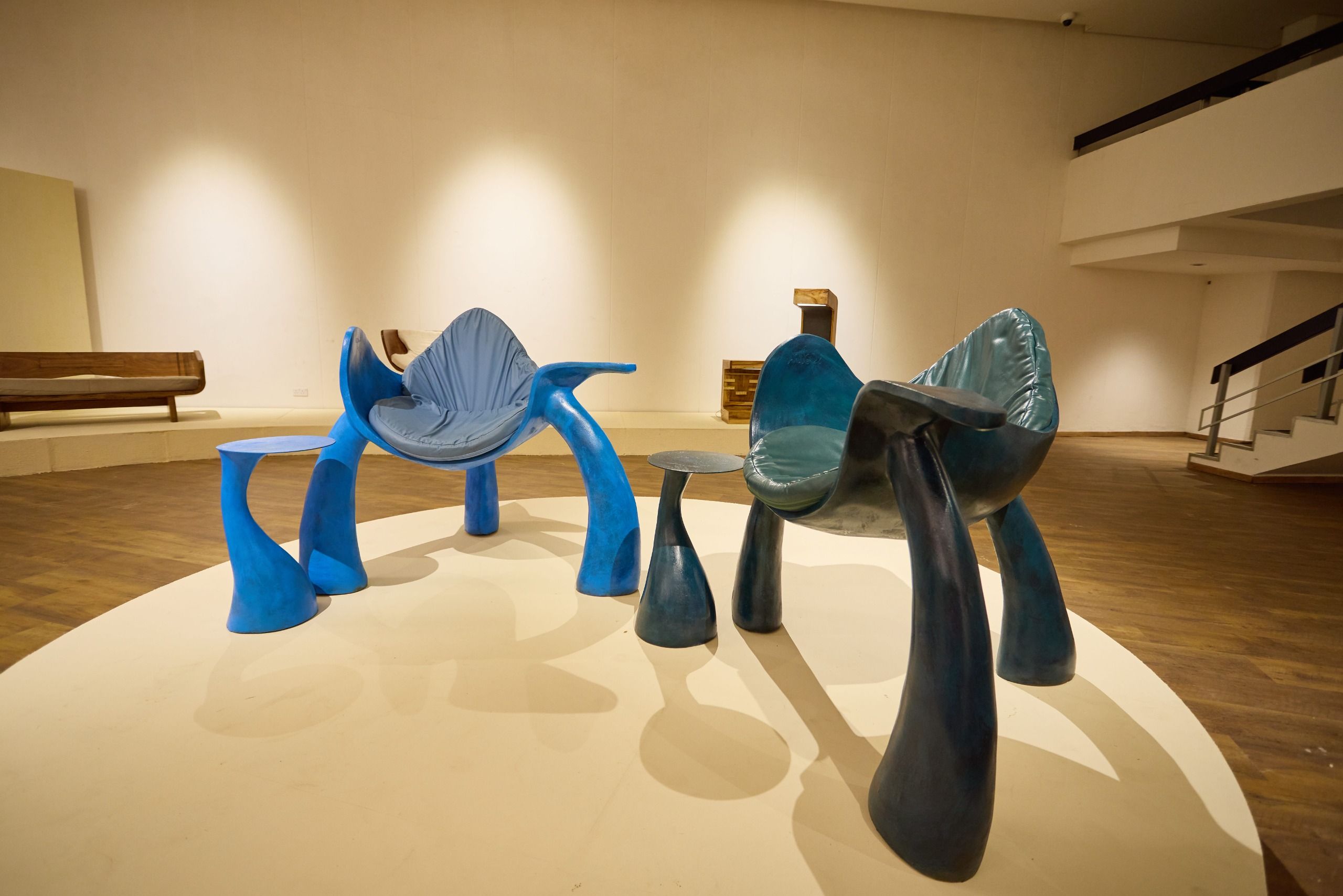 Design Week Lagos 2026 전시 현장, 라고스 국립극장 내부 가구 전시