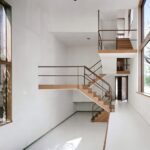 입주 전 비어 있는 Pfanner House 스튜디오와 계단
