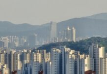 서울 도심의 고층 아파트 단지 전경