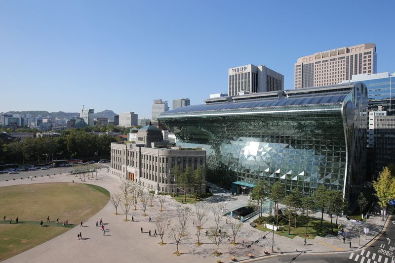 서울시청 전경, 공사비120센터를 운영하는 서울시