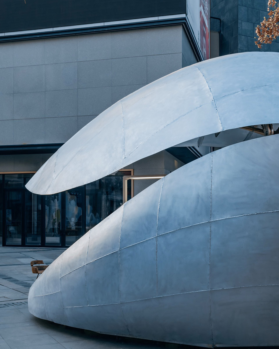 알루미늄 패널을 이어 붙인 Shell Book Pavilion 쉘 외피